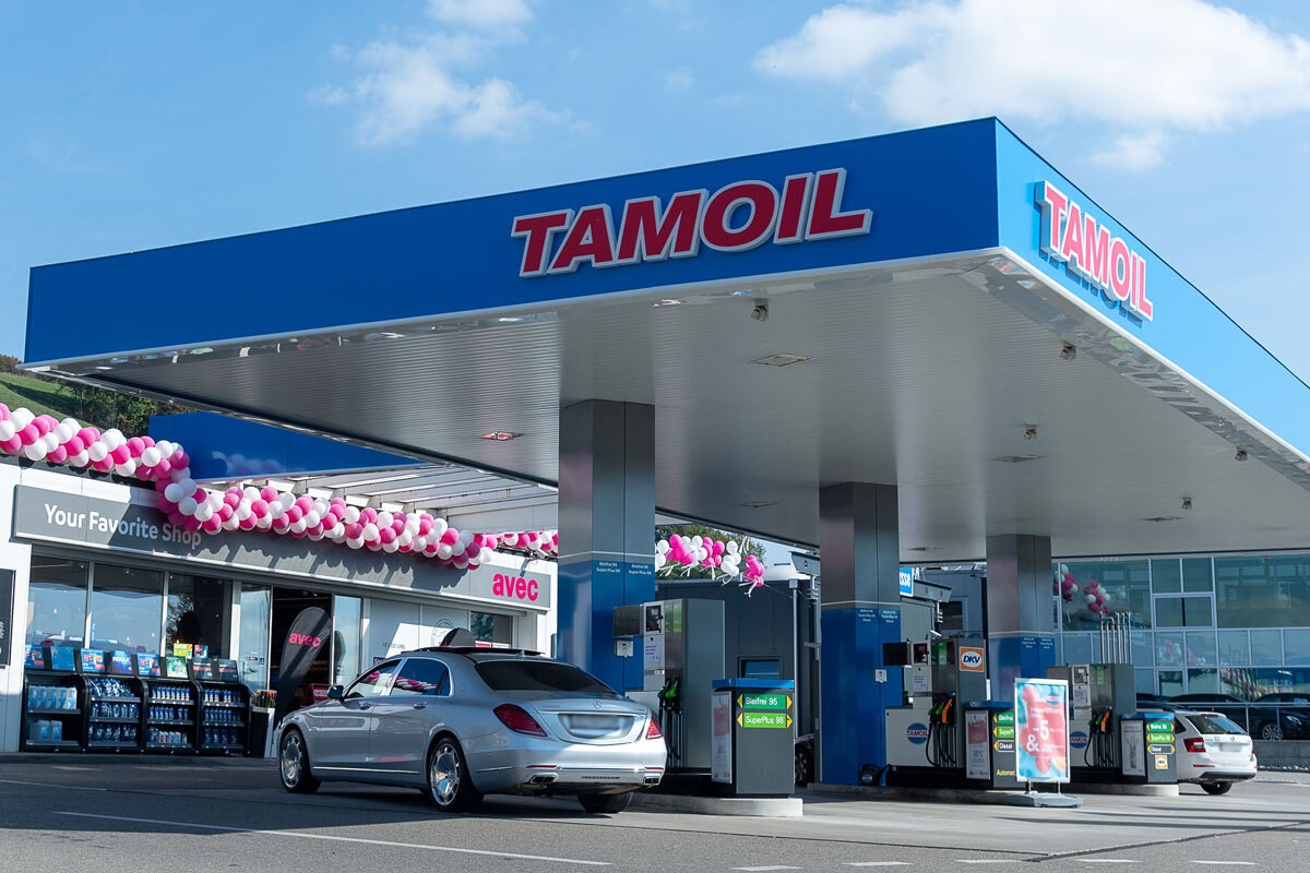 avec station-service